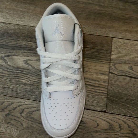 SOLD ***Nike Jordan’s Glitter Swoosh 🎁 NEW! name brand NIKE JORDAN - Picture 5 of 16